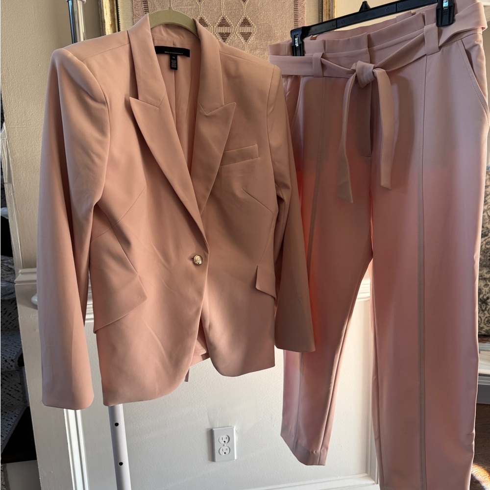 White House Black Market Pale Pink Tailored Suit with Ankle Length Pants - Picture 2 of 9